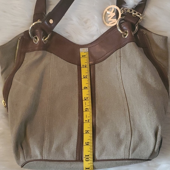 MK leather and Canvas bag used zip front - Picture 7 of 8